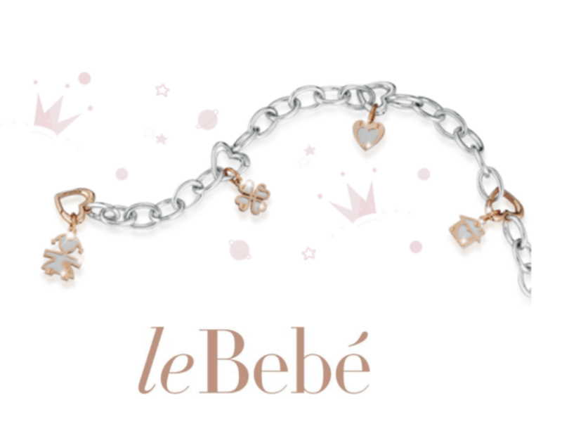 LE BEBÉ FIERA DI ESSERE MAMMA