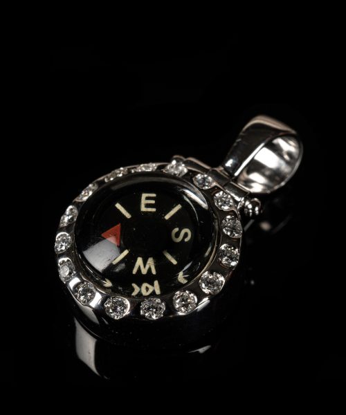 ci-9881b-ciondolo-in-oro-bianco-brillanti-e-bussola-qe00ynyfh2shgrby58zzl0yfg5adoun4jivv1923qo